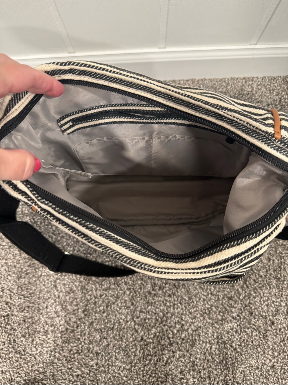 Thirty One Casual Carry All Crossbody - Picture 4 of 5